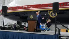 Pengakuan Trump soal Diam-diam Tinggalkan Air Force One dengan Truk Katering