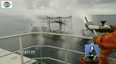 Kapal nelayan pencari cumi terbakar di perairan Kepulauan Seribu hingga menewaskan tiga nelayan.