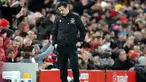 Pelatih Everton asal Portugal, Marco Silva tertunduk saat pertandingan melawan Liverpool pada pertandingan Liga Inggris di stadion Anfield (4/12/2019).  Everton resmi memecat manajer Marco Silva setelah 18 bulan bertugas di Goodison Park pada 5 Desember 2019. (AFP/Paul Ellis)