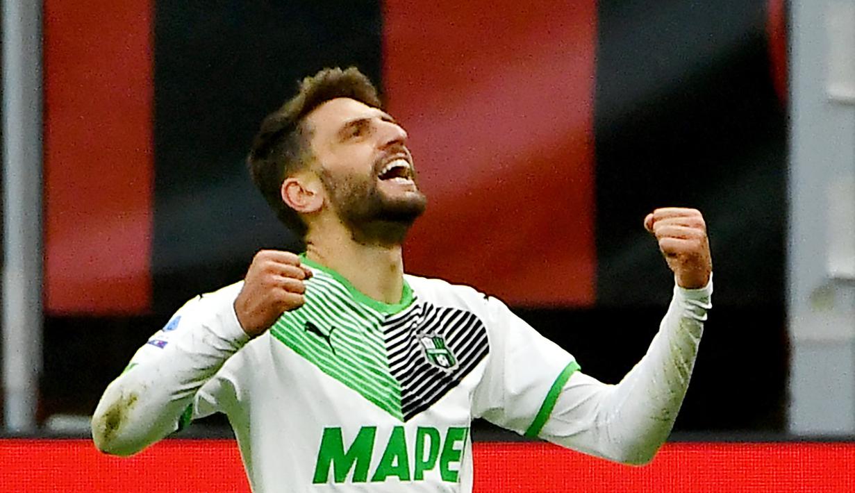 Domenico Berardi - Pemain yang berposisi sebagai penyerang ini pernah mencetak empat gol atau quattrick dalam satu laga. Kala itu pria berusia 27 tahun ini sukses membawa Sassuolo mengalahkan AC Milan 4-3 dalam pertandingan Seri A Liga Italia musim 2013-2014. (AFP/Isabella Bonotto)