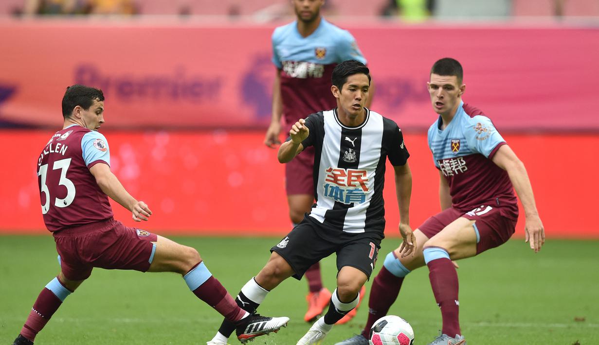 Yoshinori Muto. Striker asal Jepang yang didatangkan Newcastle United pada 2018/2019 dan musim lalu dipinjamkan ke Eibar di La Liga, musim 2021/2022 ini memilih pulang kampung bersama Vissel Kobe di J-League usai kontraknya tidak diperpanjang oleh The Magpies. (AFP/Hector Retamal)