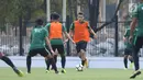 Pemain Timnas Indonesia U-19, Egy Maulana Vikri saat latihan jelang laga perdana Grup A Piala AFC U-19 di Lapangan A Kompleks GBK, Jakarta, Rabu (17/10). Indonesia akan melawan Chinese Taipei, Kamis (18/10). (Liputan6.com/Helmi Fithriansyah)