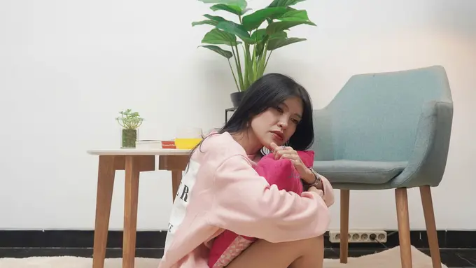 wanita november cinta sepihak