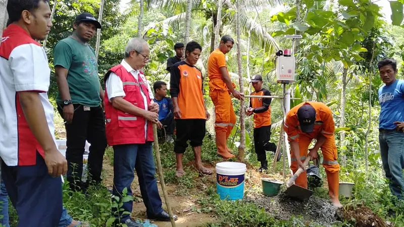 Sistem peringatan dini (EWS) Longsor bernama Elwasi, yang berharga murah dan ramah lingkungan lantaran bertenaga surya. (Liputan6.com/BPBD Banjarnegara/Muhamad Ridlo)