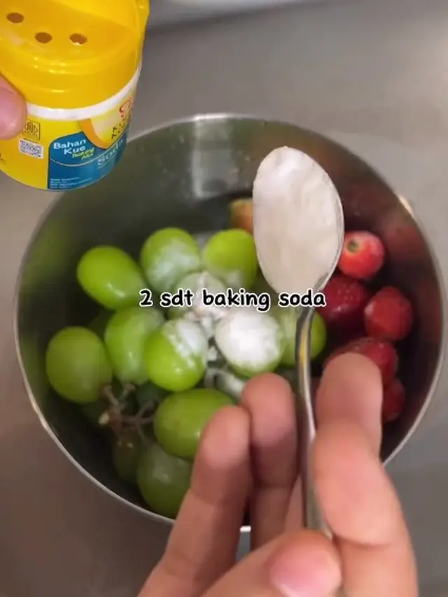 Cukup Gunakan 1 Bahan Dapur, Ini Cara Bersihkan Lapisan Lilin pada Anggur