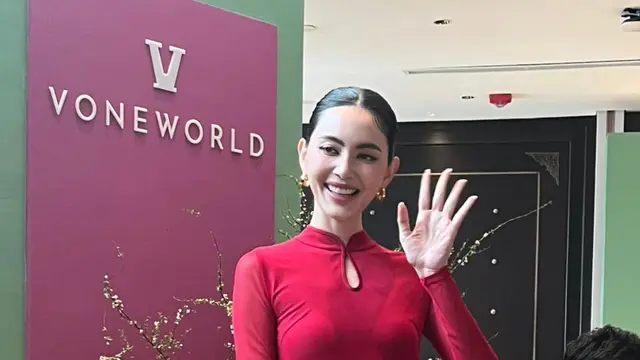 Davika Hoorne, Aktris Asal Thailand Hadirkan Koleksi Kolaborasi Bersama Brand Tas Indonesia Voneworld