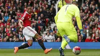 Striker Manchester United Anthony Martial berhasil mencetak gol ke gawang Everton di Old Trafford Stadium, Minggu (3/4/2016) dalam lanjutan Liga Premier Inggris. (Foto: Reuters / Jason Cairnduff Livepic)