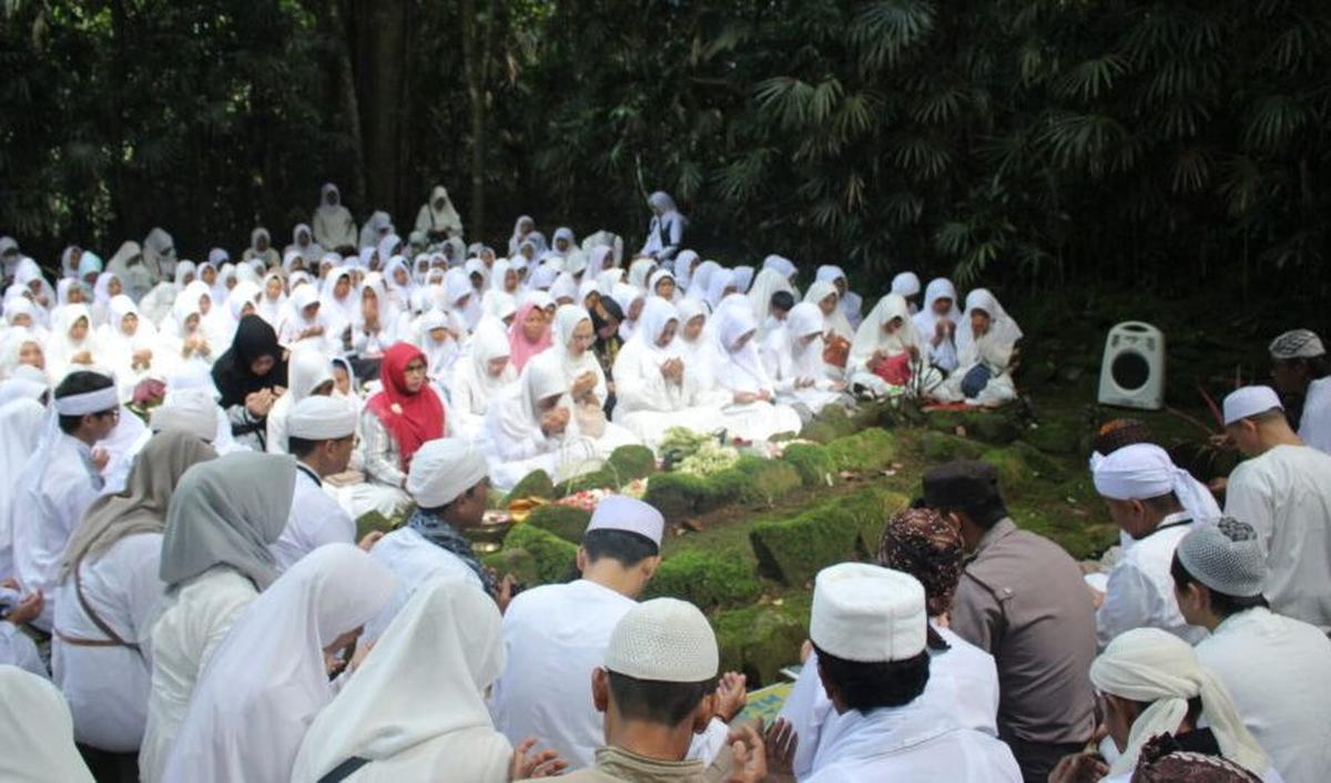 Menghias Kampung sampai Menyantap Nasi Kuning
