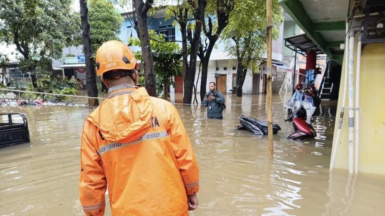 Banjir Jakarta Rendam 75 RT dan 19 Ruas Jalan, BPBD DKI Imbau Warga Waspada