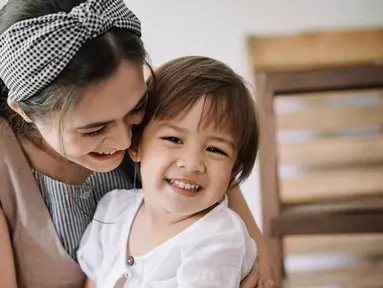 Sabai Morscheck kini tengah menikmati momen manis mengasuh sang buah hati. Melalui akun Instagramnya, ia kerap membagikan momen kedekatan bersama Bjorka. Sebagai ibu dan anak, keduanya tampak kompak di berbagai kesempatan. (Liputan.com/IG/@sabaidieter)