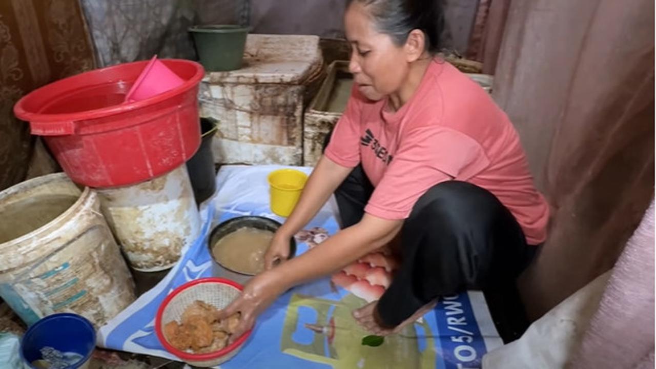 Miris, Wanita Paruh Baya di Bantar Gebang Beli Ayam Bekas Restoran buat Makan Sekeluarga 'Alhamdulillah, Enggak Pernah Sakit, Kuasa Allah