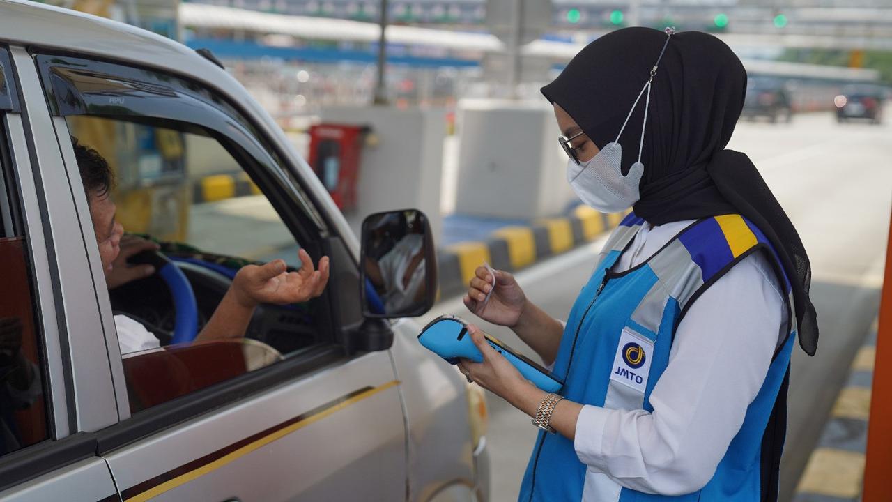 Tetap Tenang dan Jangan Mundurkan Kendaraan, Lakukan 4 Cara Ini Jika Saldo E-Toll Habis