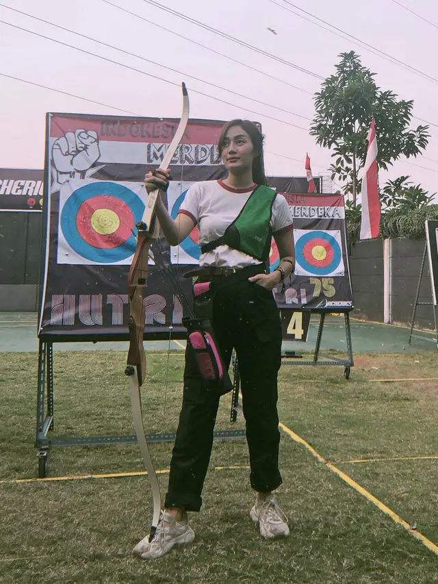 6 Potret Firsa Sabilah, Kekasih Coki Pardede yang Juga Cucu Nani Wijaya
