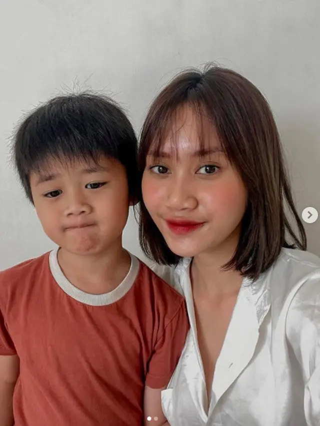 5 Potret Cantik Permesta Dhyaz Anak Farida Nurhan