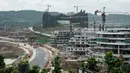 Sejumlah persiapan dan pembangunan infrastruktur masih terus dikerjakan. (Yasuyoshi CHIBA/AFP)