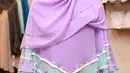 Siapa bilang ungu adalah warna janda? (Wimbarsana/Bintang.com)