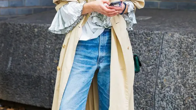 [Bintang] Bukan Masalah, Jeans Kebesaran Malah Jadi Fashion Trend yang Super Chic