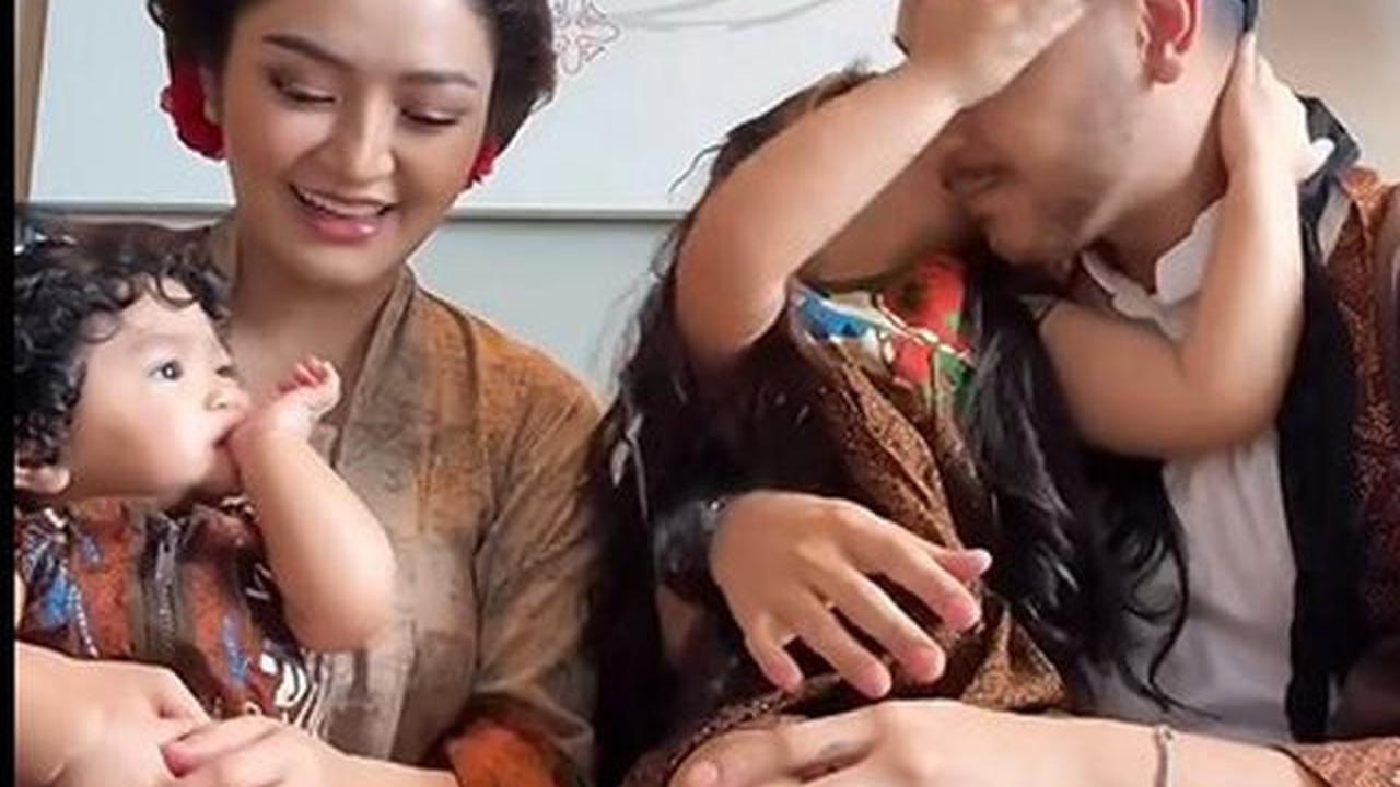 5 Model Baju Adat Jawa di Pemotretan Keluarga Siti Badriah, Elegan dan Serasi
