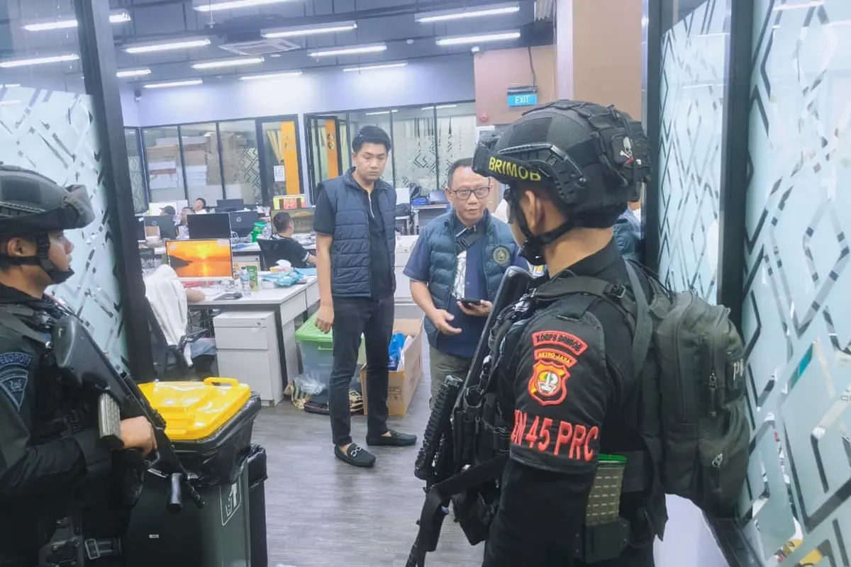 Polisi gerebek kantor judi online di Hayam Wuruk Jakbar