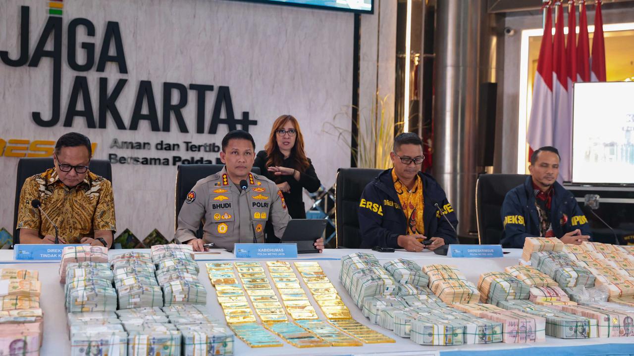 Penampakan Hasil Sitaan Kasus Korupsi dan TPPU di Polda Metro Jaya