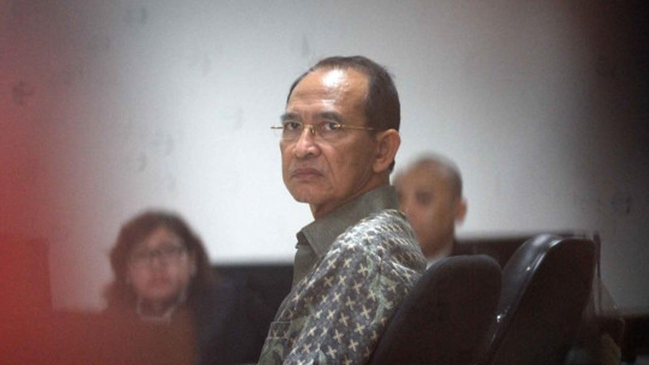 Protes dakwaan bocor, SDA bawa koran di persidangan