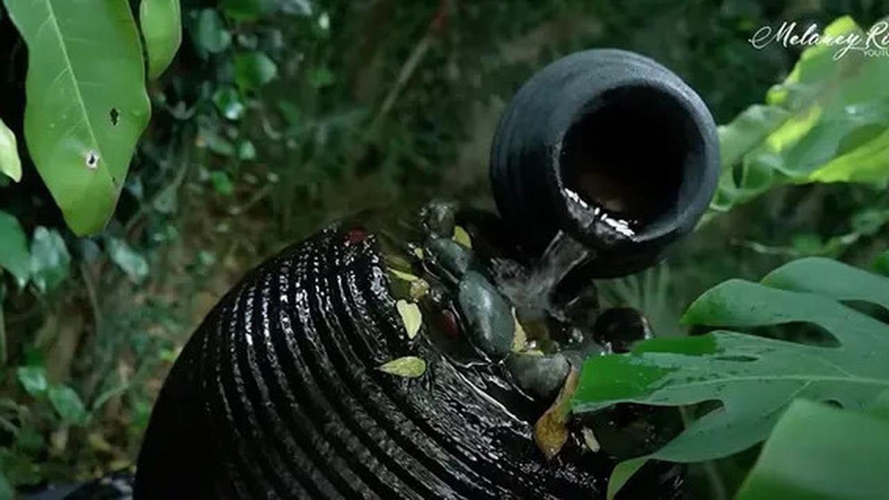 9 Potret Teras dan Taman di Rumah Yuni Shara, Nuansa Tropis yang Asri dan Estetik