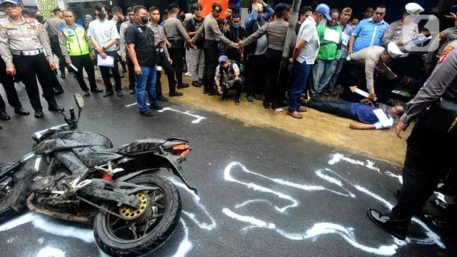 Rekontruksi kecelakaan motor mahasiswa UI