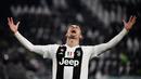 Ekspresi penyerang Juventus, Cristiano Ronaldo saat mencetak gol ke gawang Parma dalam lanjutan Serie A Italia di Allianz Stadium, Turin, Sabtu (2/2). Juventus ditahan imbang Parma dengan skor 3-3. (Marco BERTORELLO/AFP)