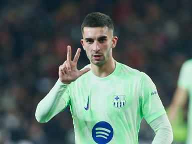 Ferran Torres menjadi bintang saat Barcelona menggulung valencia dengan mencetak hattrick dalam kemenangan telak 5-0. (AP Photo/Alberto Saiz)