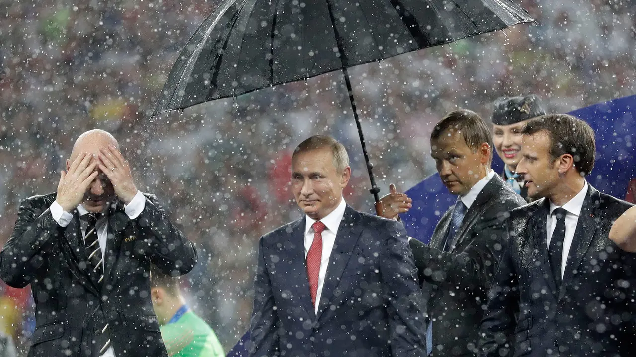 Payung untuk Vladimir Putin