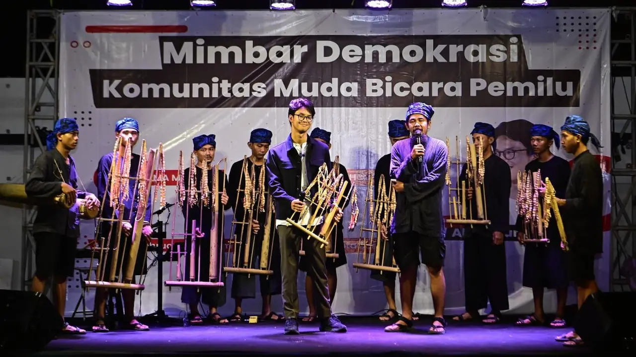 Putra tunggal Ganjar Pranowo dan Siti Atikoh, Muhammad Zinedine Alam Ganjar hadiri kegiatan Mimbar Demokrasi Komunitas Muda Bicara Pemilu di Taman Kopi, Kota Serang, Banten, Kamis (1/2) malam (Istimewa)