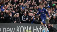 Winger Chelsea, Christian Pulisic, berhasil menyumbangkan satu gol sekaligus membantu timnya menang 2-0 atas Crystal Palace pada laga pekan ke-12 Premier League, Sabtu (9/11/2019). (AFP/Adrian Dennis)