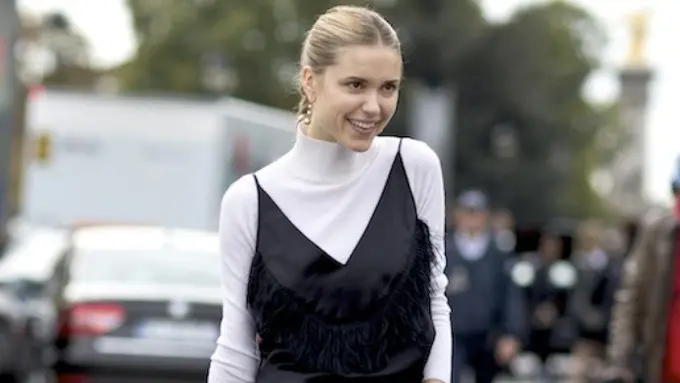 Jangan Salah, Kini sedang Tren Tank Top Dipakai di Luar