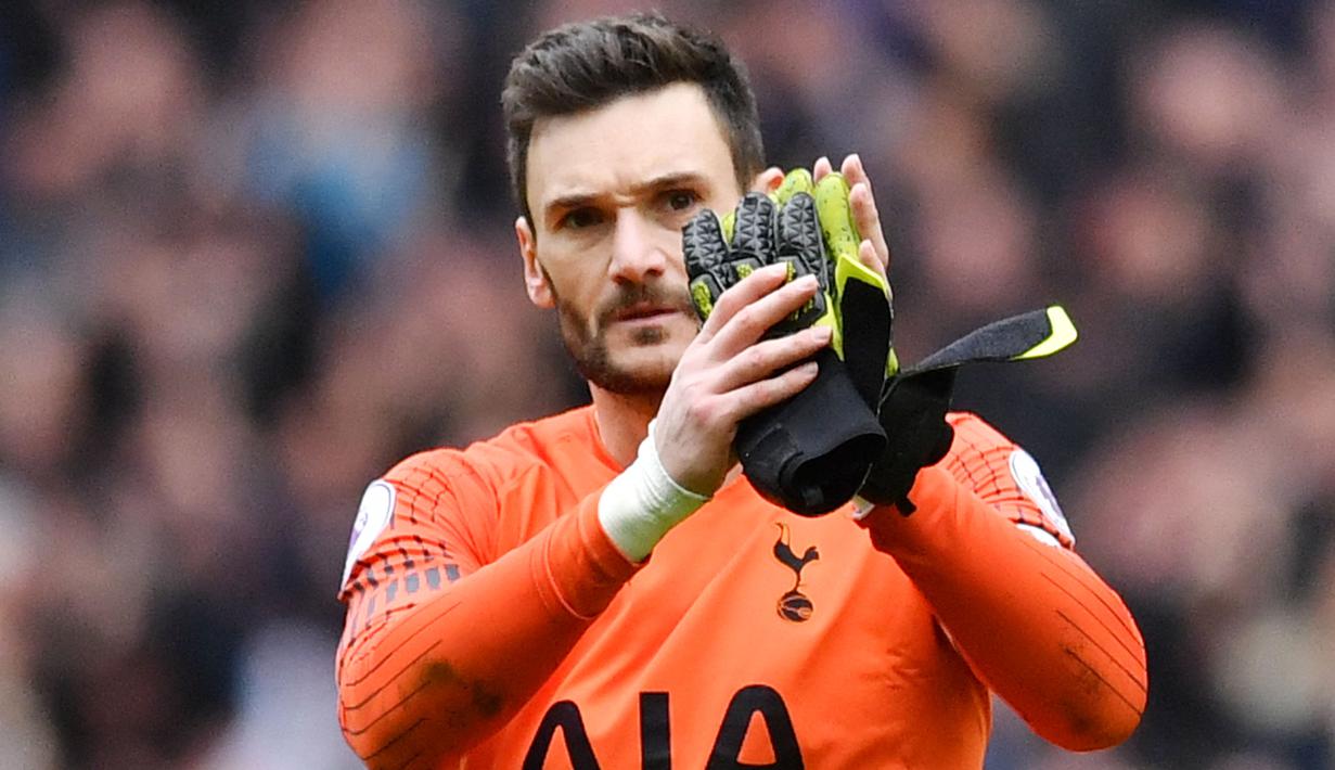 Hugo Lloris - Kiper 34 tahun ini selalu menjadi andalan di mistar gawang Prancis sejak awal hingga akhir laga kualifikasi Piala Dunia 2022. Penjaga gawang Tottenham Hotspur itu tercatat hanya mengalami tiga kali kebobolan. (AFP/Ben Stansall)