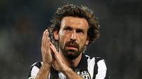 7. Andrea Pirlo, usai mengantar AC Milan juara Serie A, gelandang Italia ini kontraknya malah tidak diperpanjang. Kondisi ini membuatnya pindah ke Juve dan akhinya mampu meraih empat gelar Scudetto. (AFP/Marco Bertorello)