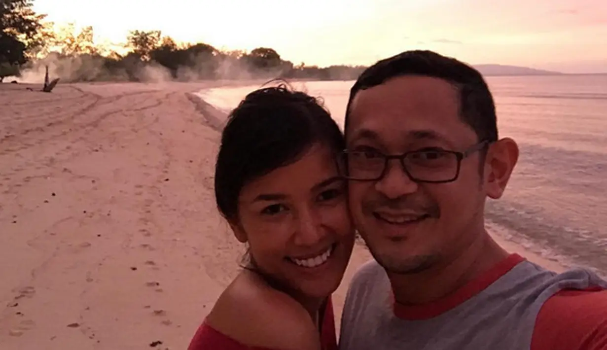 "PLEASE JGN BAPER 😄. Walau Barca kalah 3-1 sama Madrid, tp gpp gw terima kok... tp mulai skrg gw pindah jd fans Madrid!!😍, krn gw akuin mereka JAGOOOO BANGETTT! Cek my IG story!! ," tulis Titi. (Instagram/titirajobintang)