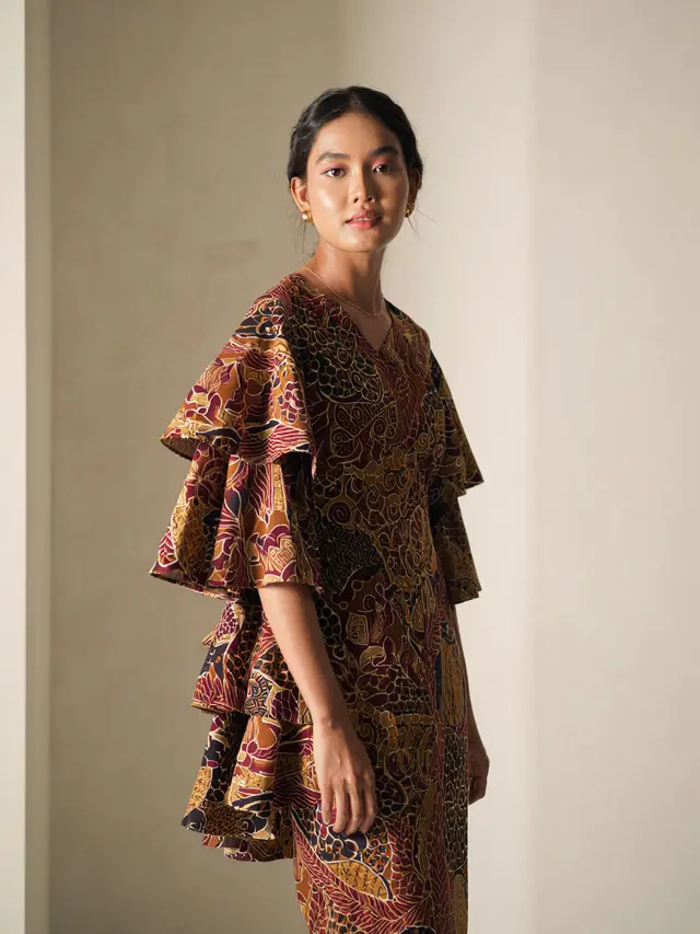 Batik Kontemporer Lengan Tiered