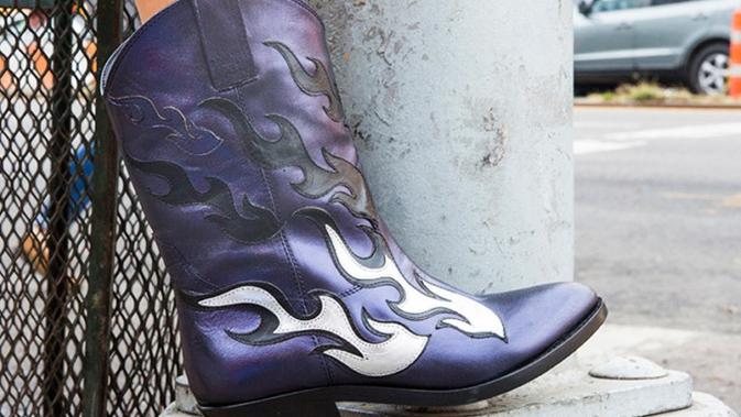 Sedang Mencari Sepatu  Boots  Pilih Model yang  Sering 