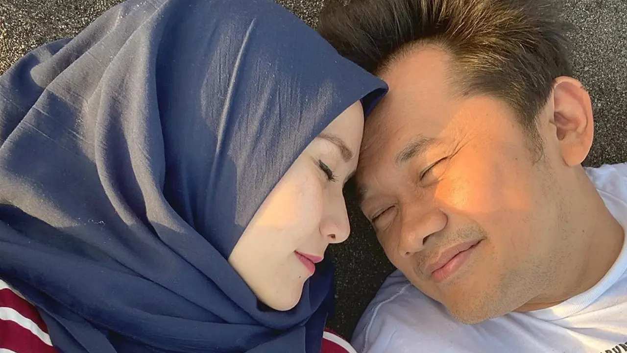 Zaskia Adya Mecca dan Hanung Bramantyo. (Foto: Instagram @zaskiadyamecca)