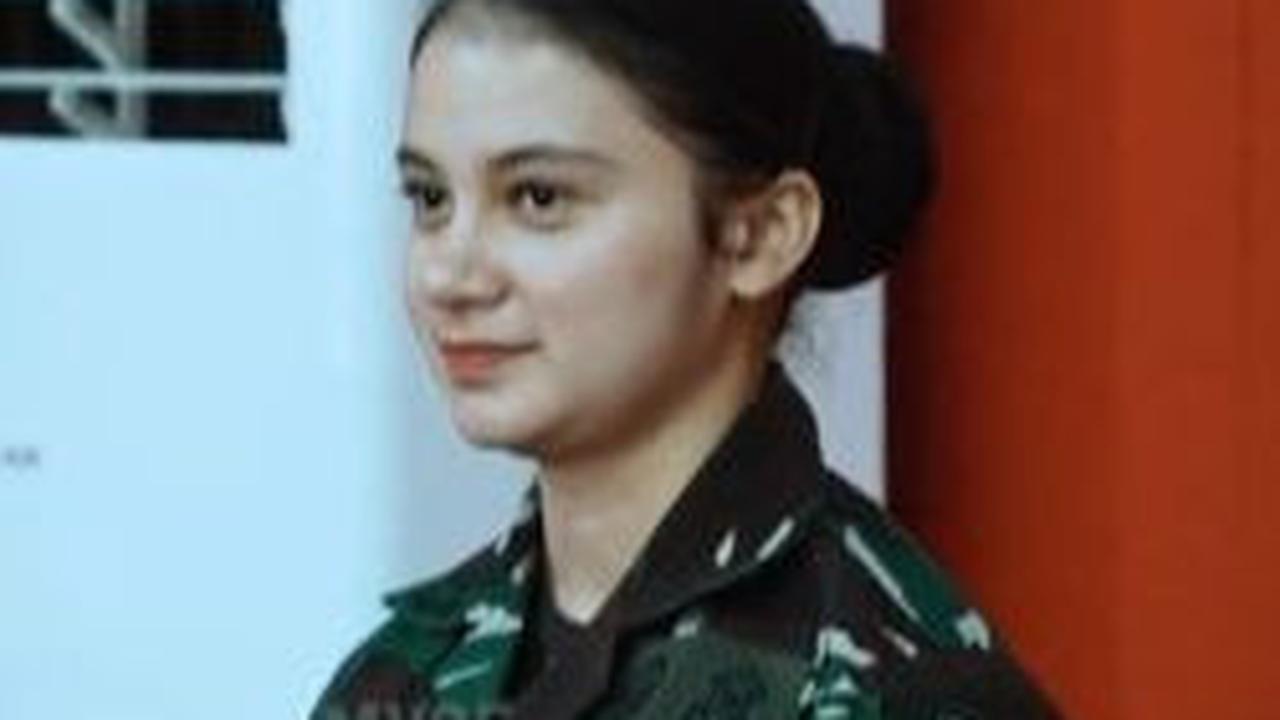VIDEO: Kowad TNI Berparas Cantik Ini Bikin Siswa Siswi Terpana