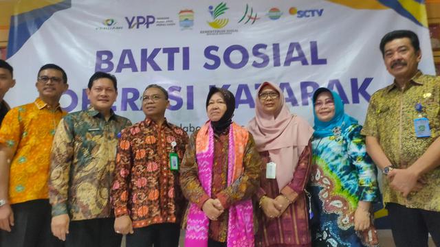 Baksos Operasi Katarak SCTV-Indosiar, Mensos Kunjungi Pasien RSMH Palembang