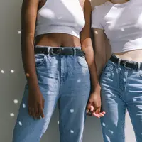 Ilustrasi Celana Jeans Ketat Credit: pexels.com/AnnaShevts