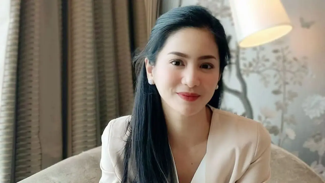 [Fimela] Bunga Zainal