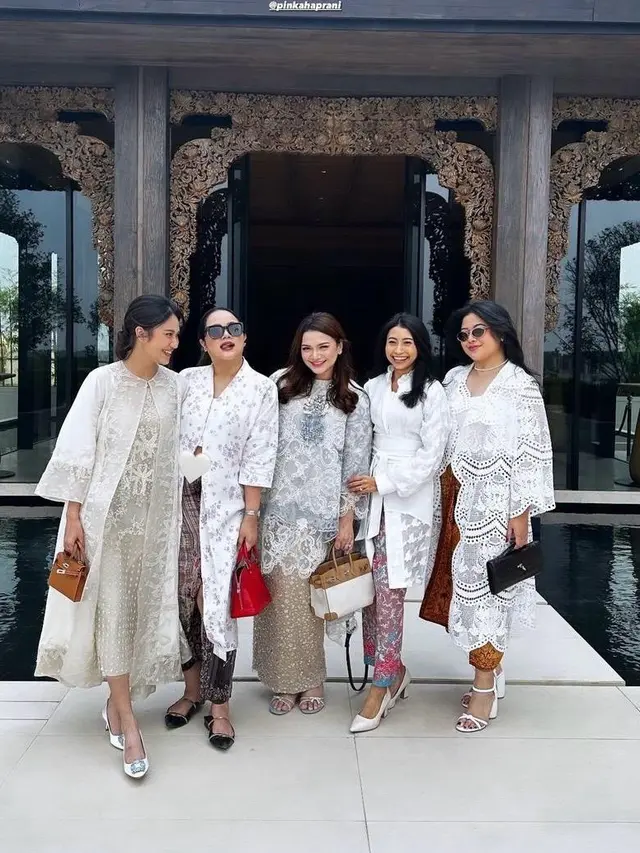 6 Adu Gaya Calon Bridesmaid di Siraman Aaliyah Massaid, Azizah Salsha Tenteng Tas Rp550 Juta-Putri Puan Maharani Pakai Tas Rp47 Jutaan