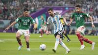 Lionel Messi menjadi penyelamat dalam pertandingan ini dikarenakan pada laga sebelumnya Argentina diakalahkan Arab Saudi. (AP Photo/Ariel Schalit)