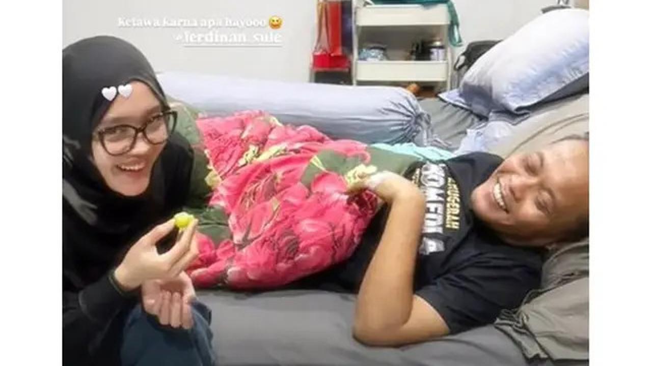 6 Potret Kondisi Sule yang Dikabarkan Sakit, Bahagia Dijenguk Putri Delina