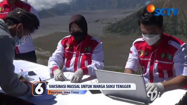 Tepat berada di obyek wisata alam Dingklik, Desa Wonokitri, Pasuruan, ratusan warga Suku Tengger dan pelaku usaha pariwisata mengikuti vaksinasi massal. Tempat vaksinasi kali ini dimanjakan dengan pemandangan indah Gunung Bromo.