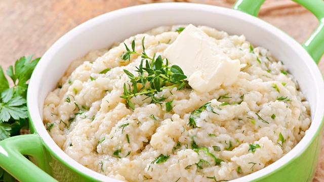 7 Cara Membuat Nasi Tim Ala Rumahan, Enak dan Gurih