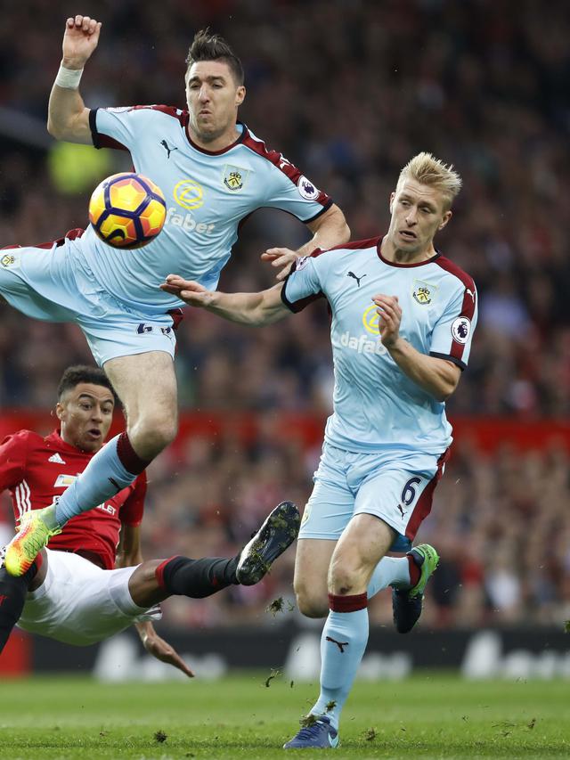 Aksi Akrobatik Jesse Lingard