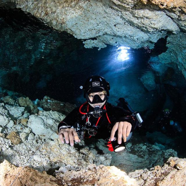 Sudah banyak laut yang didatangi Kirana Larasati untuk melakukan diving. Bahkan, dalam waktu dekat ia menjadi pembicara di the Philippine International Dive Expo (PHIDEX). (Foto: Instagram/@kiranalarasati)